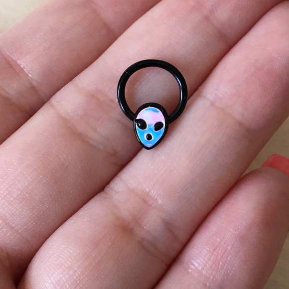 Holographic Alien Cartilage Hoop - Picture 3 of 3